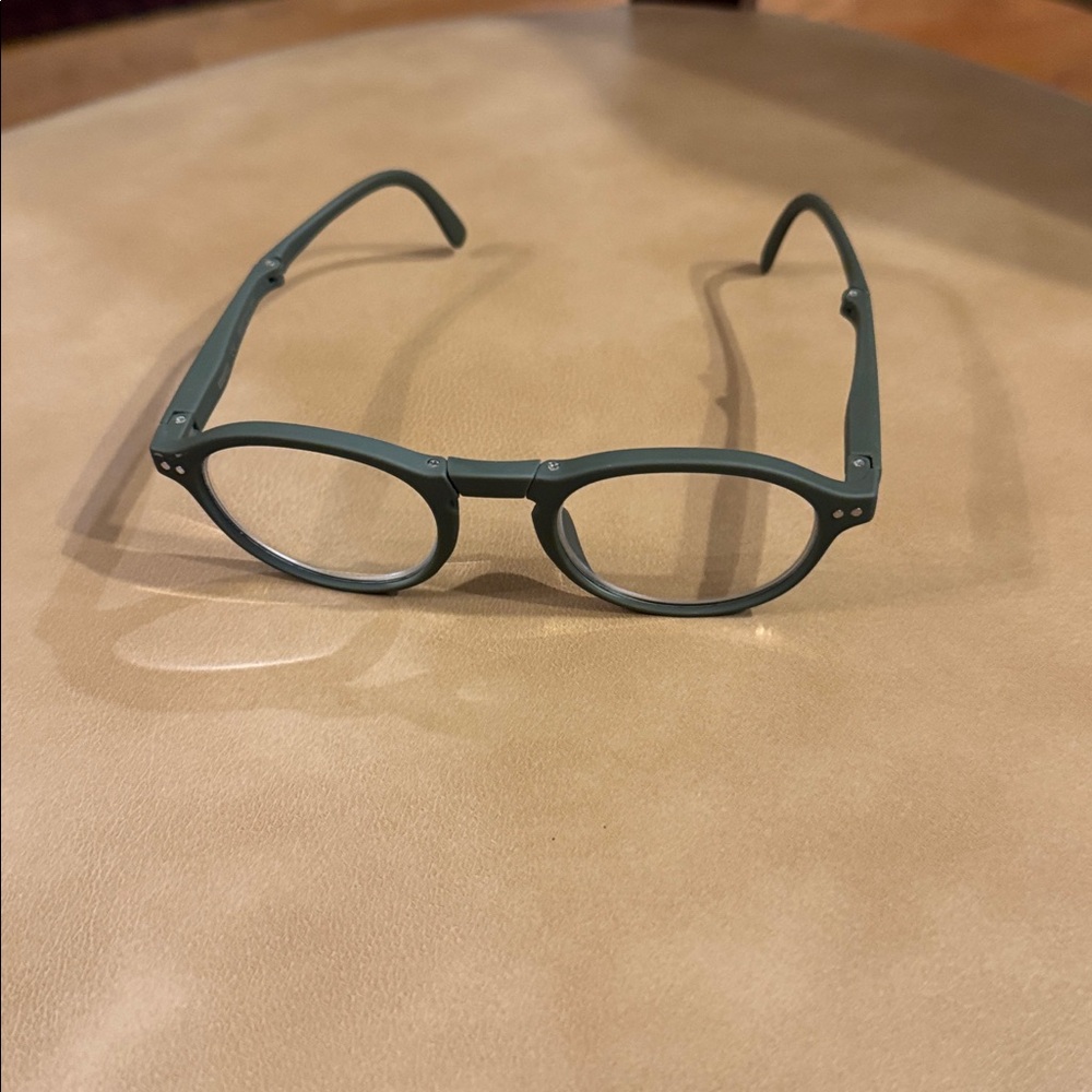 Izipizi folding reading glasses. +2.50. Kaki green. - Picture 5 of 12